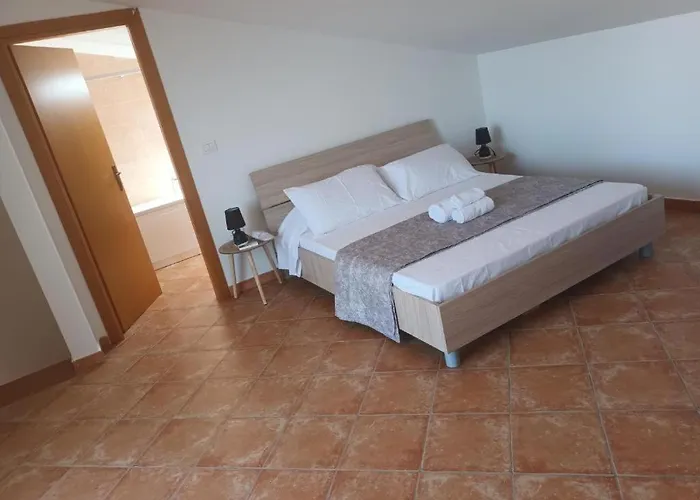 Alojamento de Acomodação e Pequeno-almoço Nina's House 4*