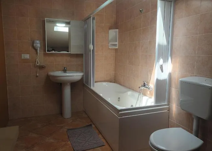 Alojamento de Acomodação e Pequeno-almoço Nina's House 4*